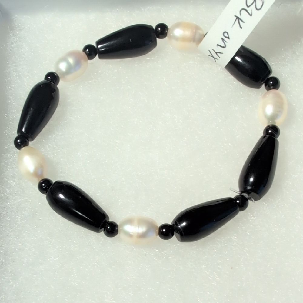 Handmade Black Onyx And Cultured Freshwater Pearl Stretch Bracelet